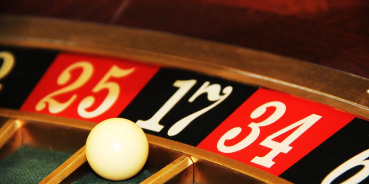 Bagaimana Baiknya Para Penjudi Bersikap Saat Bermain Roulette Online?