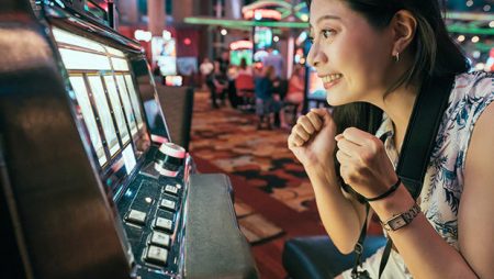 Pemain Judi Asia-Amerika Lebih Menyukai Bermain Casino Darat dibanding Online. Mengapa?