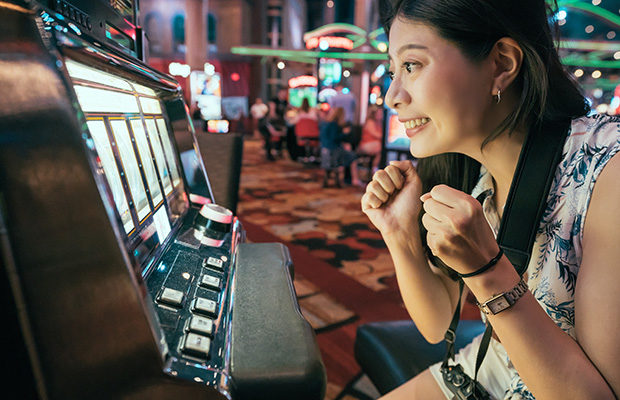 Pemain Judi Asia-Amerika Lebih Menyukai Bermain Casino Darat dibanding Online. Mengapa?